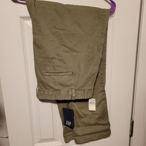 Gap Girlfriend Chino Army colored Pants NWT